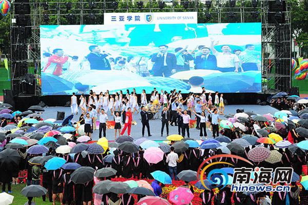 首届金熊猫国际文化论坛在成都举行 李书磊出席并宣布开幕